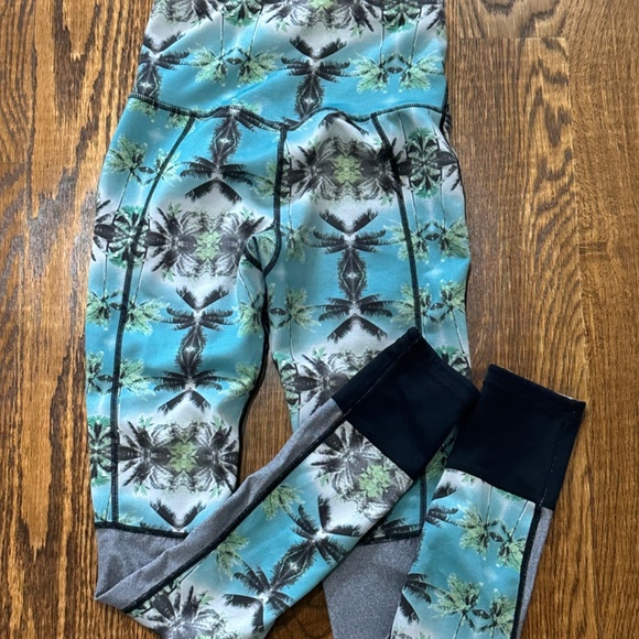 Sweaty Betty Reversible Palm Tree Leggings - Size XS - Picture 2 of 9
